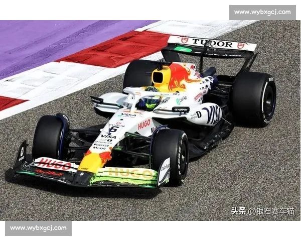 哈贾尔失误引黄旗，F1 新秀及时回稳